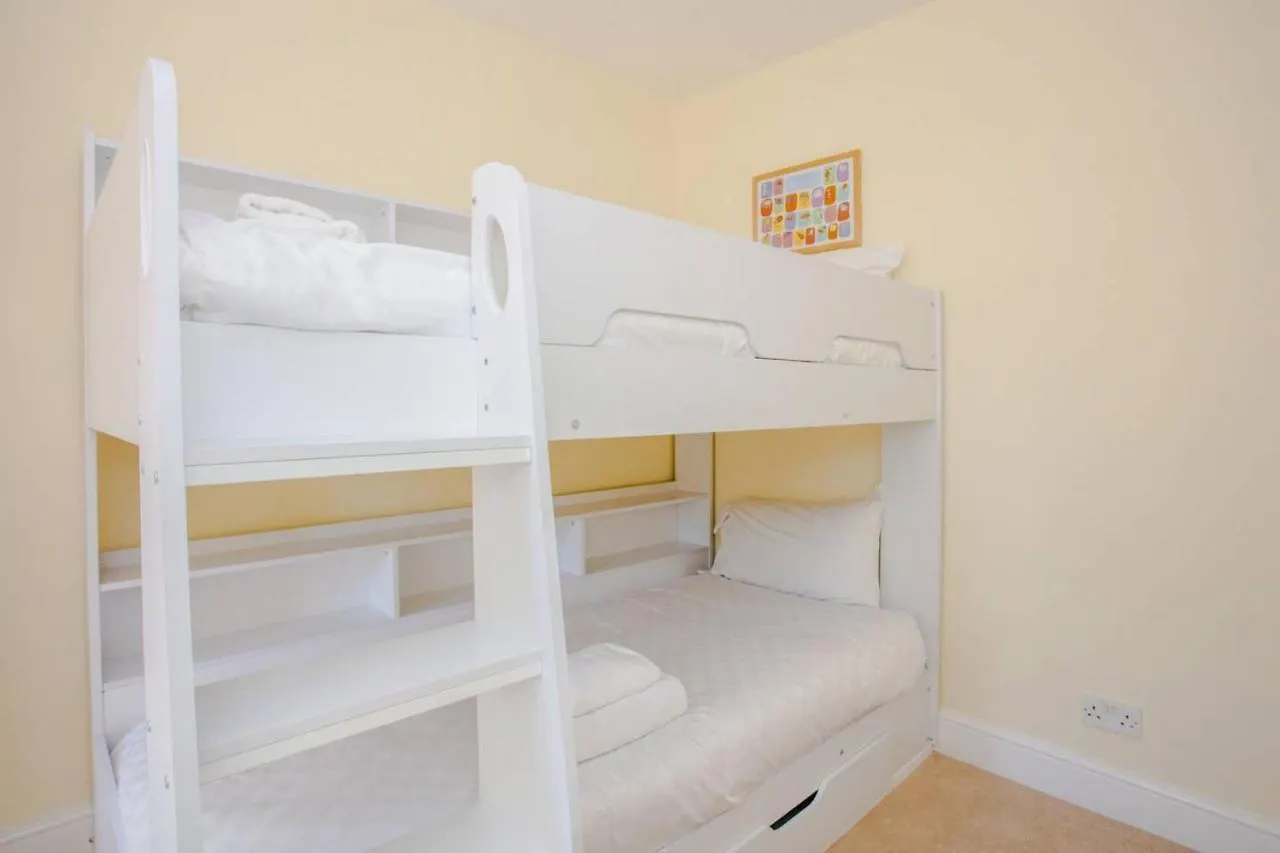 Large Luxury Townhouse In The Centre Of Greenwich Apartment