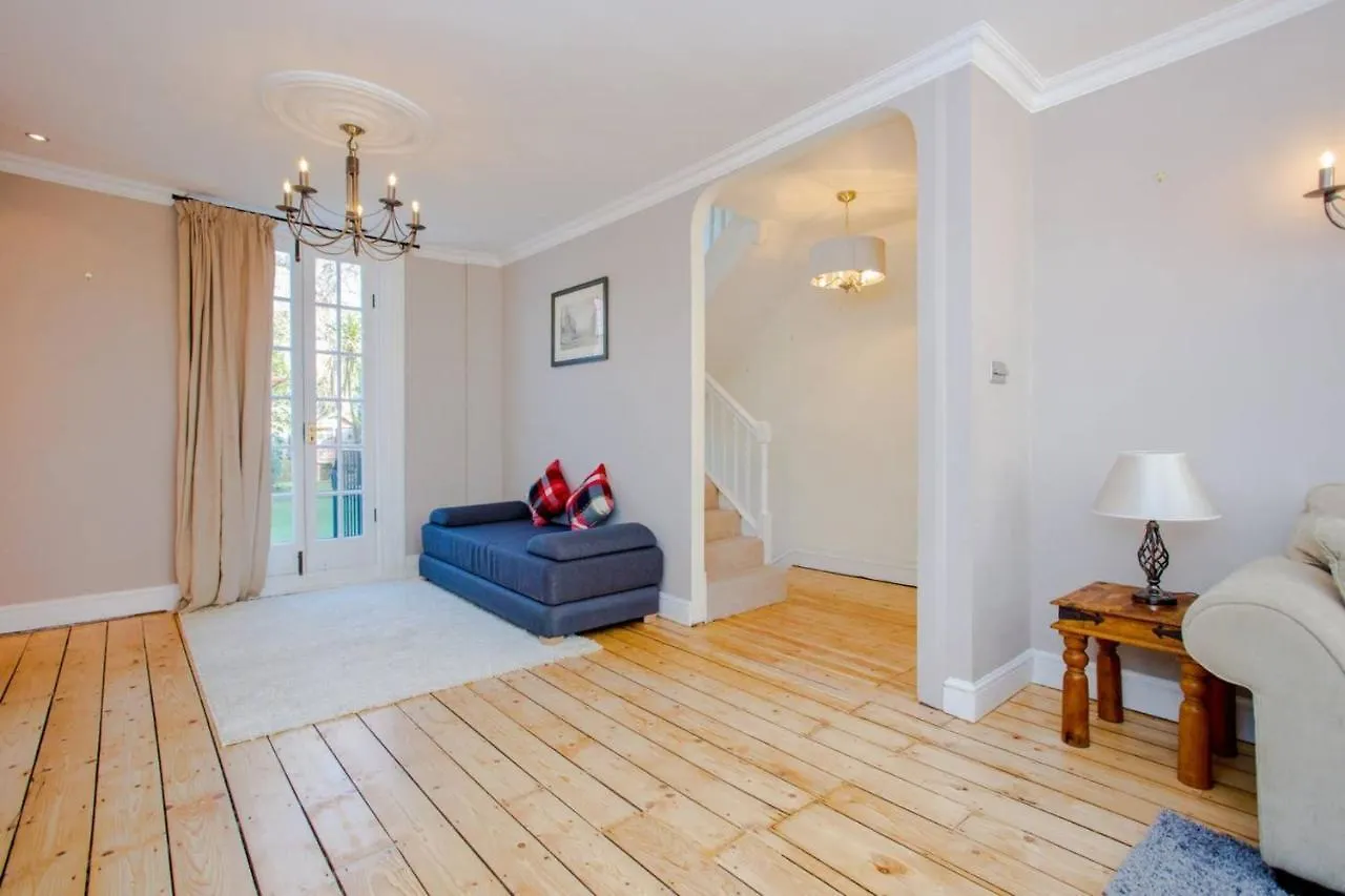 Large Luxury Townhouse In The Centre Of Greenwich Apartment